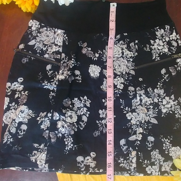 Trf Black Skull Floral Zipper Pockets Skirt Zara - Picture 3 of 8